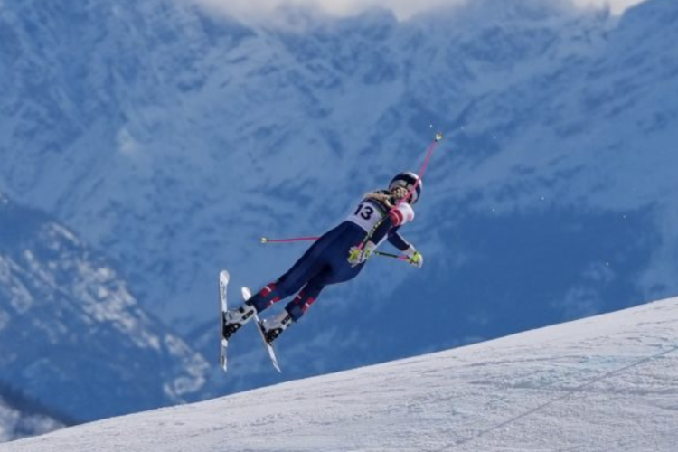 FULL! Link al Video Virale di Lindsey Vonn che Cade dopo 12 Secondi Dall'inizio Delle Olimpiadi, Accompagnata da Lacrime di Tristezza